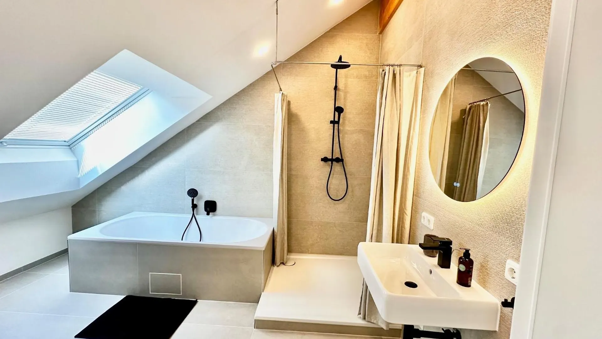 Mavie Living In Breitbrunn Am Ammersee ヘルシング・アム・アンマーゼー